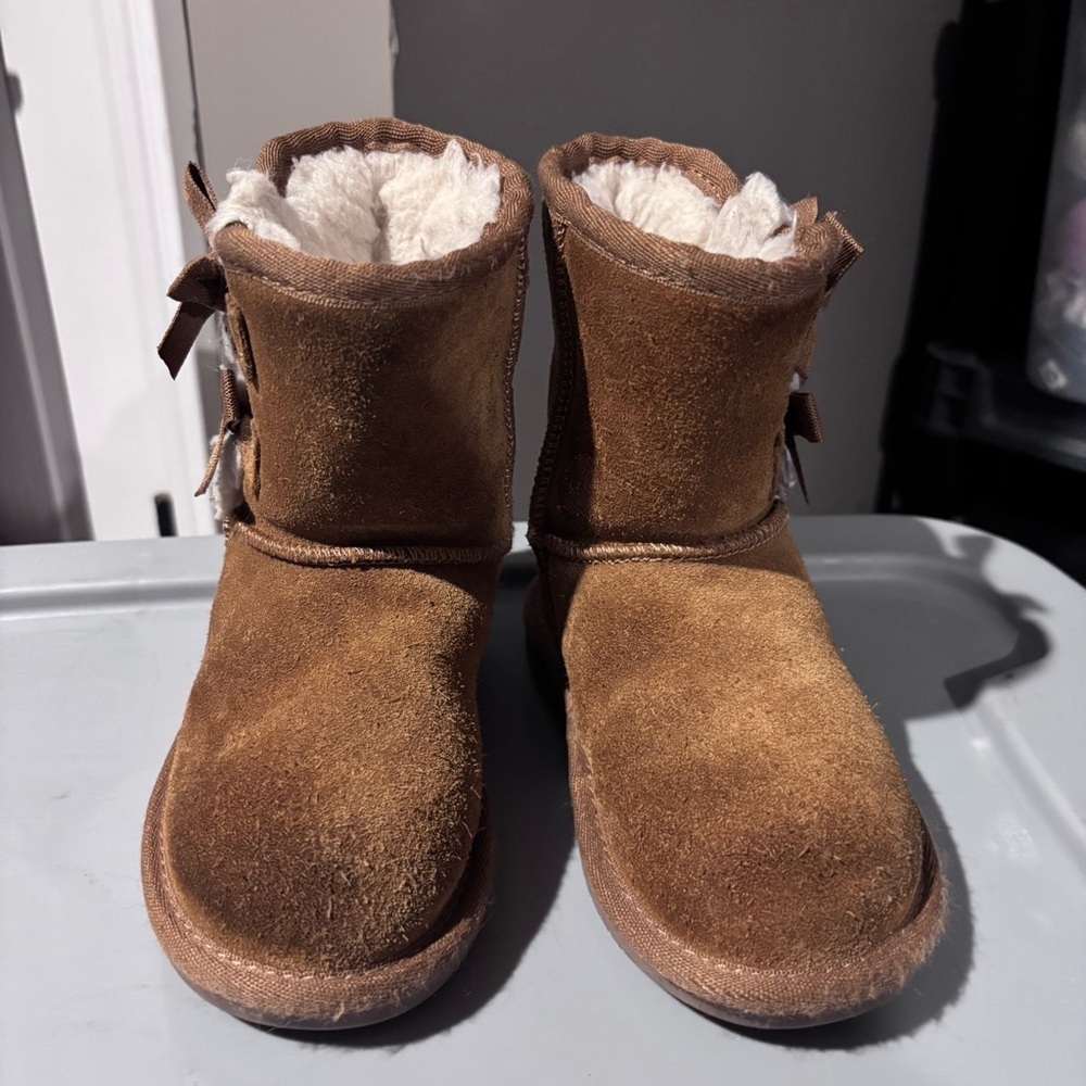 Chestnut Bow Suede Boots | Koolaburra by UGG Kids 8 - Picture 4 of 8